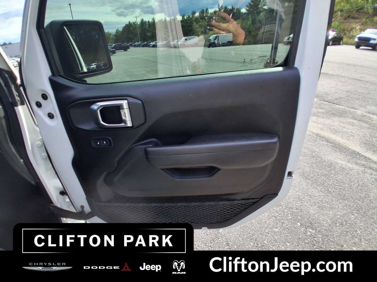 Used 2022 Jeep Wrangler Unlimited Sport AWD/4WD image 15