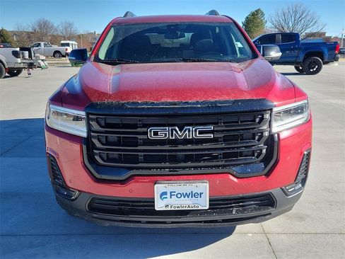 Used 2023 GMC Acadia SLE w/ Driver Convenience Package image 3