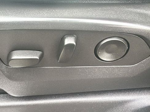 Used 2023 GMC Sierra 1500 SLT image 33