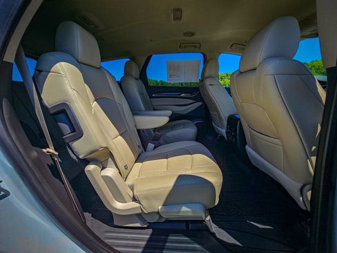 Used 2019 Buick Enclave Essence AWD/4WD image 38