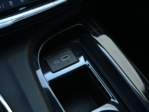 Used 2024 Cadillac Escalade V w/ LPO, ONYX Package AWD/4WD image 36
