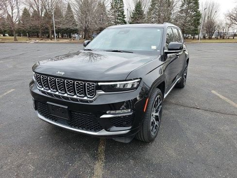 Used 2024 Jeep Grand Cherokee Summit image 2