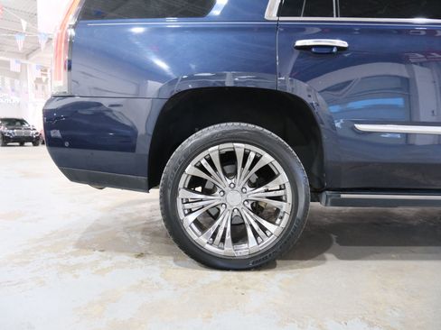 Used 2017 Cadillac Escalade Platinum image 13