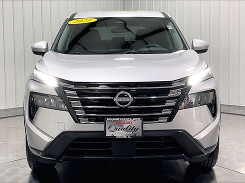 Used 2025 Nissan Rogue SV FWD image 2