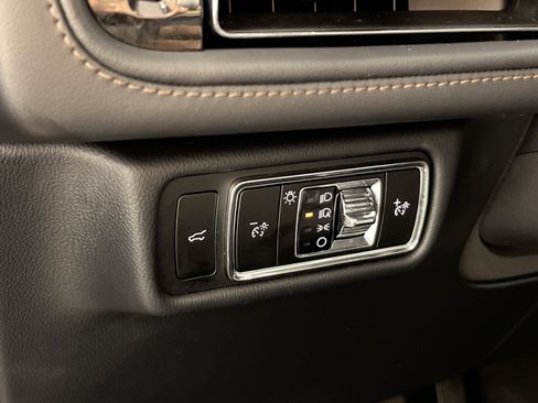 Used 2025 Lincoln Aviator AWD image 33