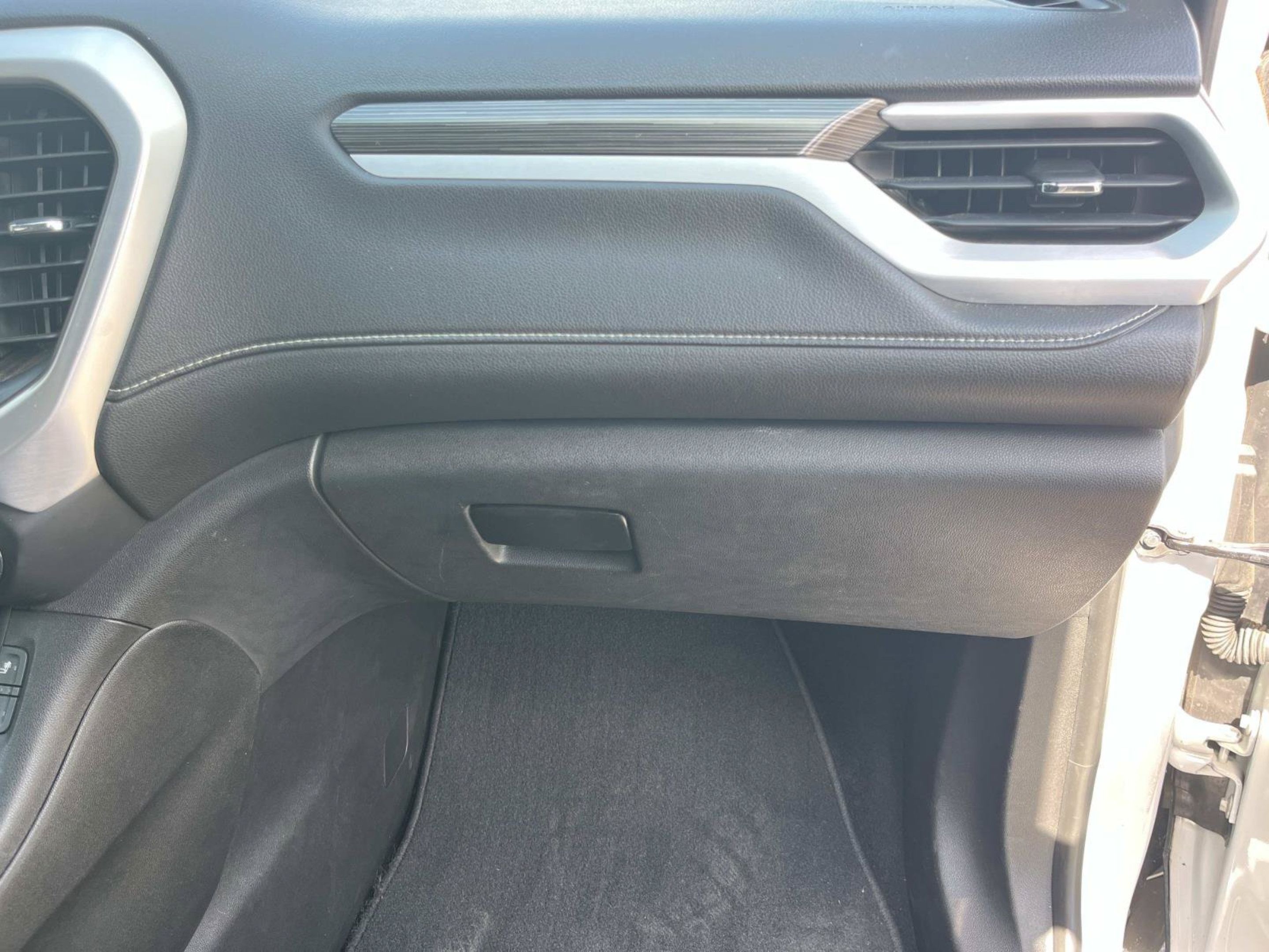 Used 2019 GMC Acadia SLT FWD image 25