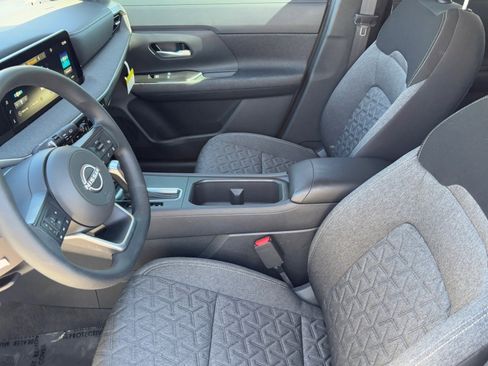 Certified 2025 Nissan Kicks SV image 17