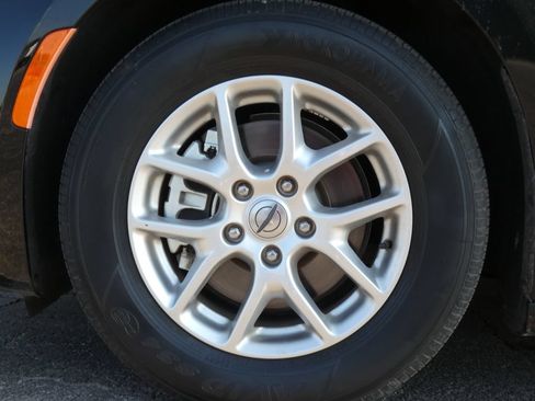 Used 2023 Chrysler Pacifica Touring-L FWD image 44
