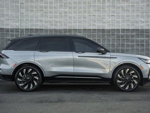 Used 2024 Lincoln Nautilus Reserve w/ Jet Appearance Package (87T) image 4