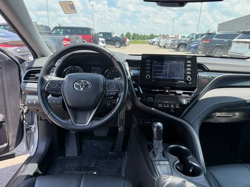 Used 2022 Toyota Camry SE FWD image 13
