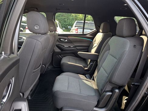 Used 2022 Chevrolet Traverse LT AWD/4WD image 11
