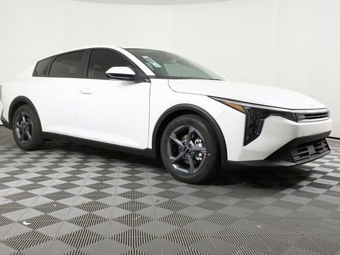 New 2026 Kia K4 LXS image 3