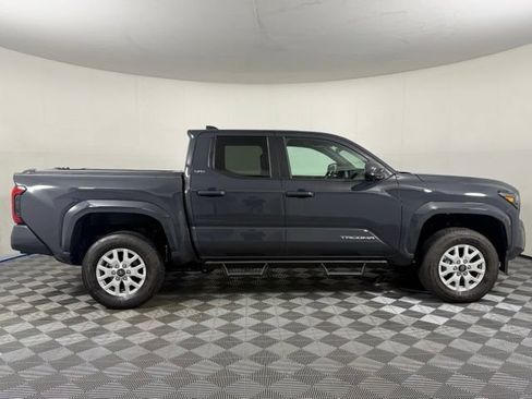 Used 2024 Toyota Tacoma SR5 AWD/4WD image 9