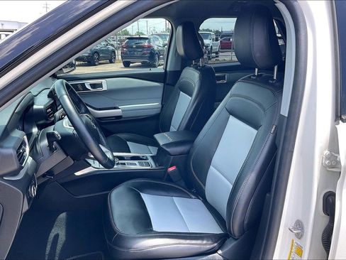 Used 2023 Ford Explorer XLT w/ Equipment Group 202A RWD image 18