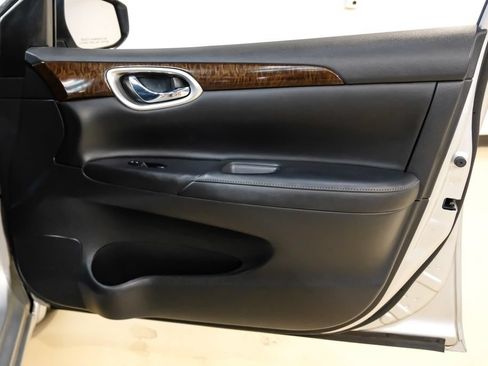 Used 2015 Nissan Sentra SL w/ SL Premium Package FWD image 36