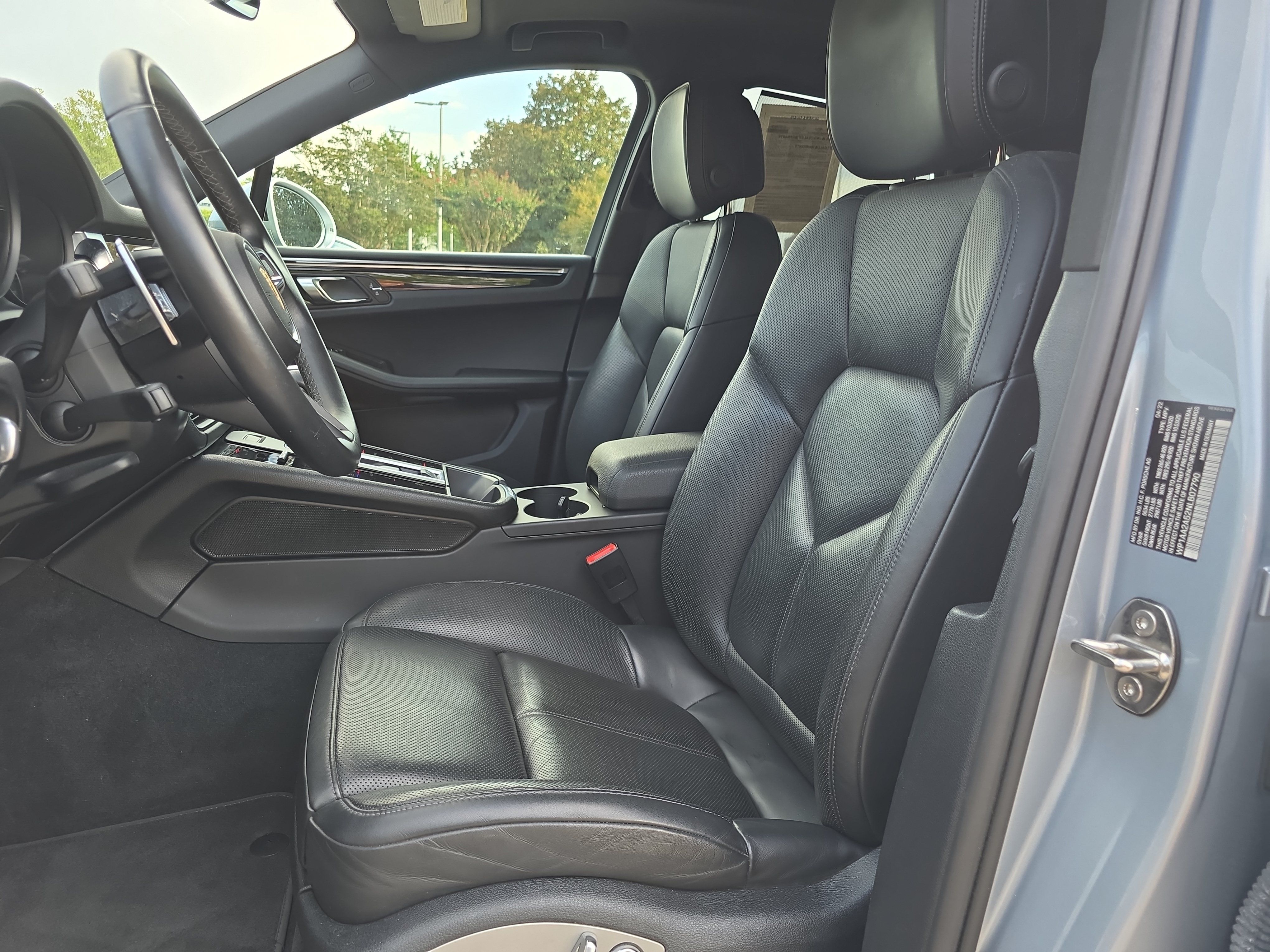 Used 2022 Porsche Macan AWD/4WD image 15
