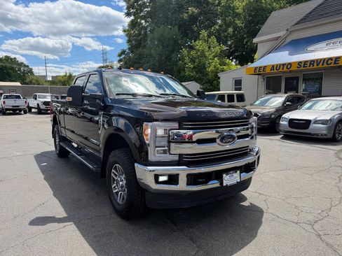 Used 2019 Ford F250 Lariat w/ Lariat Ultimate Package AWD/4WD image 2