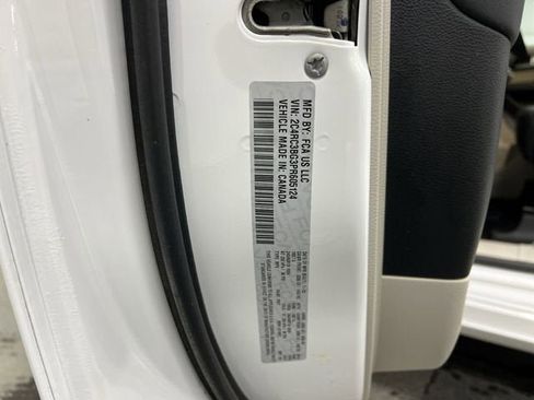 Used 2023 Chrysler Pacifica Touring-L w/ Uconnect Theater Family Group AWD/4WD image 32