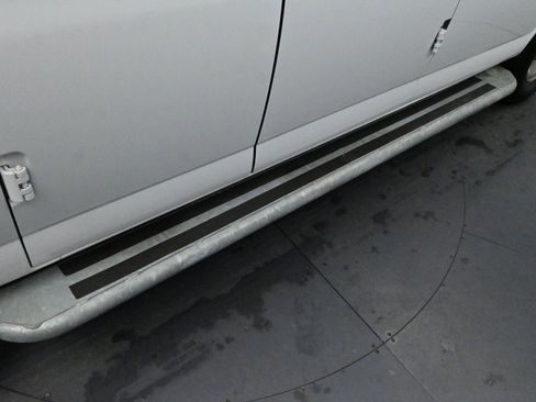 Used 2023 Chevrolet Express 2500 w/ Driver Convenience Package image 9