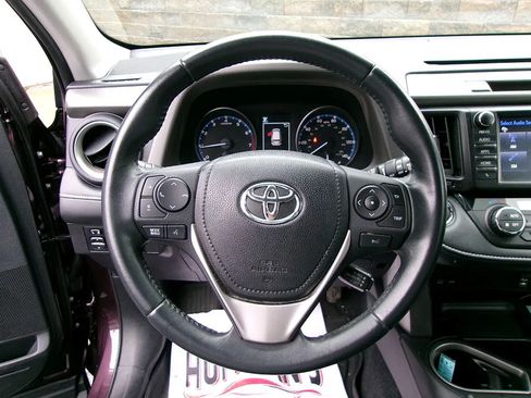 Used 2017 Toyota RAV4 XLE AWD/4WD image 17