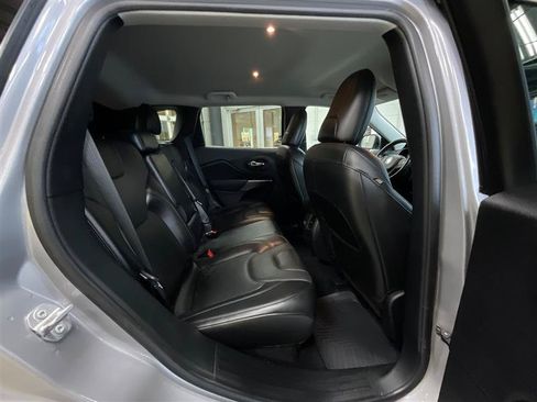 Used 2020 Jeep Cherokee Limited FWD image 26