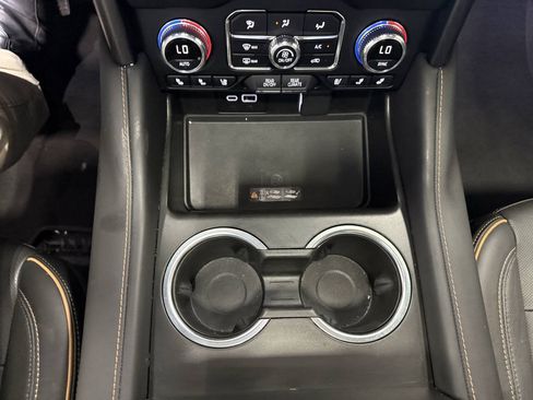 Used 2024 GMC Yukon AT4 w/ Technology Package AWD/4WD image 9