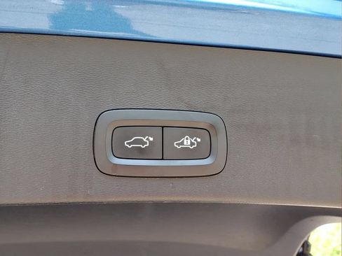 Used 2019 Volvo XC40 T5 R-Design AWD/4WD image 32