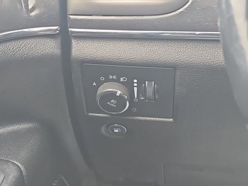 Used 2018 Jeep Grand Cherokee Limited w/ Luxury Group II image 38