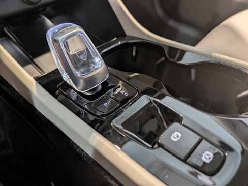 New 2026 Volvo XC40 B5 Ultra w/ Protection Package Premier image 21