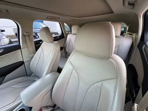 Used 2019 Lincoln MKC Reserve image 10