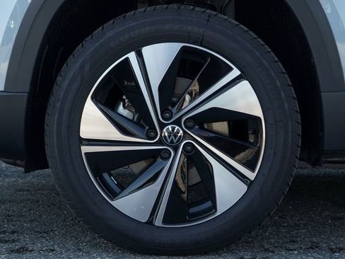 New 2026 Volkswagen Taos SE AWD/4WD image 7