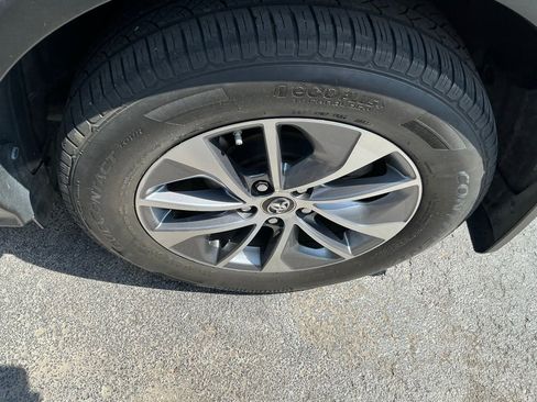 Used 2018 Toyota RAV4 XLE AWD/4WD image 5