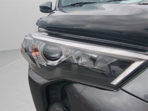 Used 2022 Toyota 4Runner SR5 Premium w/ Moonroof Package image 10