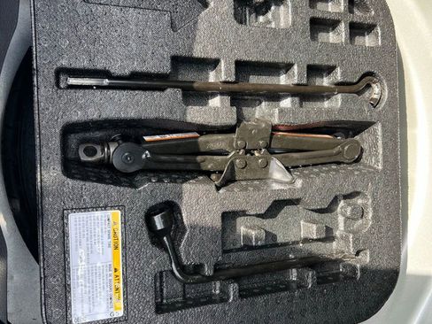 Used 2022 Toyota Corolla LE image 18