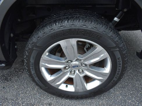 Used 2017 Ford F150 Platinum w/ Equipment Group 701A Luxury AWD/4WD image 50