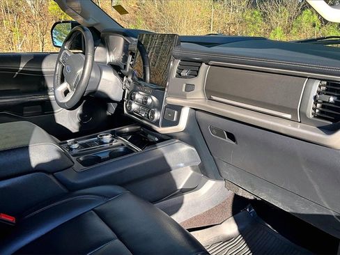 Used 2023 Ford Expedition Max XLT image 24
