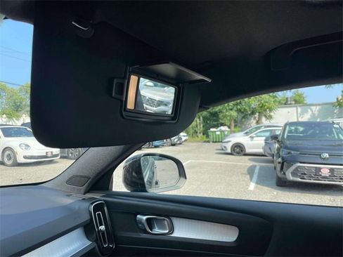 Used 2020 Volvo XC40 T5 Momentum w/ Protection Package Premier image 33