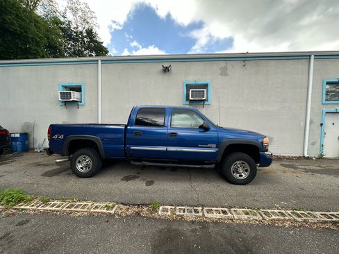 Used 2004 GMC Sierra 2500 SLE w/ Skid Plate Package image 5