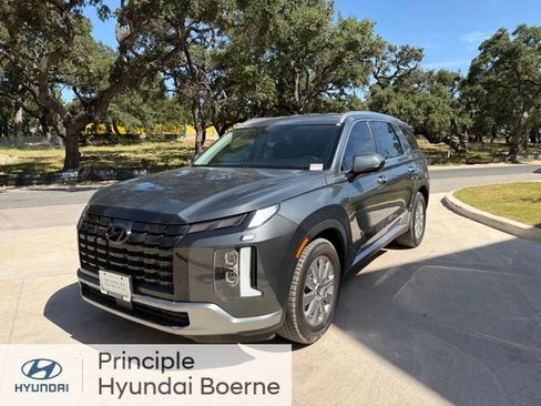 Used 2024 Hyundai Palisade SEL FWD image 2