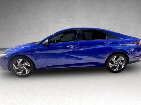Used 2025 Hyundai Elantra Sport FWD image 3