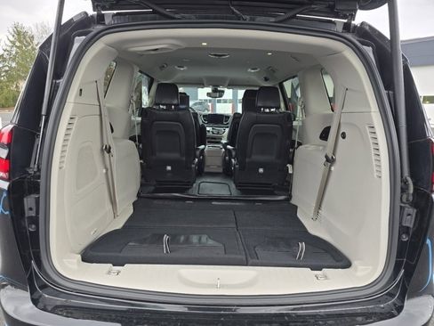 Used 2024 Chrysler Pacifica Touring-L w/ Uconnect Theater Family Group image 16