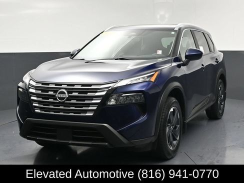 Used 2024 Nissan Rogue SV w/ SV Premium Package AWD/4WD image 3