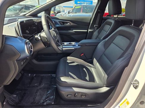 Certified 2025 Chevrolet Equinox EV LT w/ Convenience Package image 5