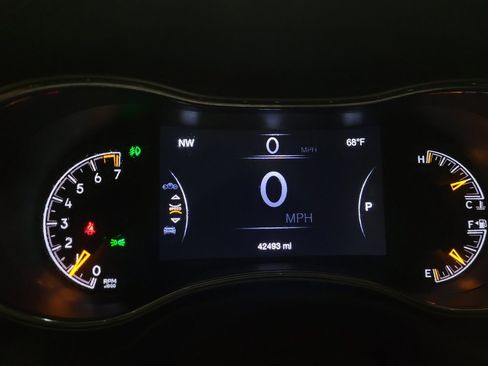 Used 2019 Jeep Grand Cherokee Overland image 23