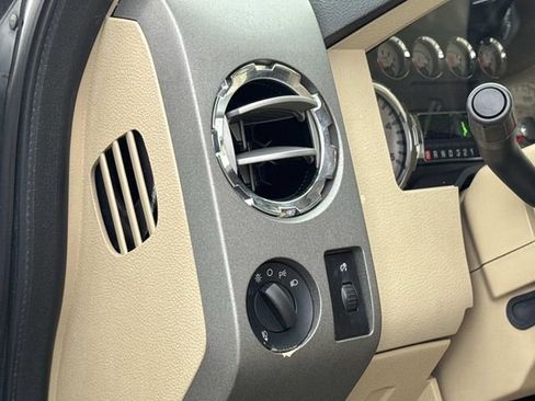 Used 2009 Ford F250 Lariat image 27