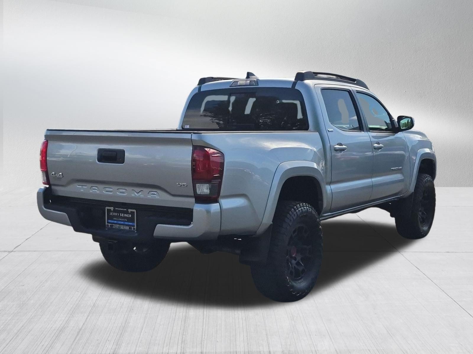 Used 2022 Toyota Tacoma SR5 w/ Technology Package AWD/4WD image 5