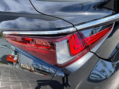 Used 2024 Lexus ES 350 w/ Premium Package image 29