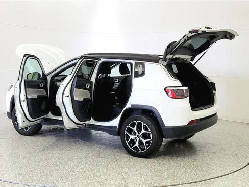 Used 2025 Jeep Compass Limited AWD/4WD image 11