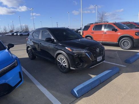 Used 2024 Nissan Kicks SR w/ SR Premium Package image 3