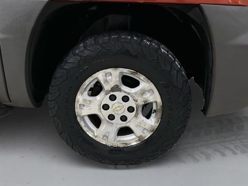 Used 2002 Chevrolet Avalanche 4x4 w/ Off-Road Suspension Pkg image 14